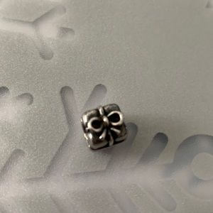 Pandora Silver ALE 925 Present Charm